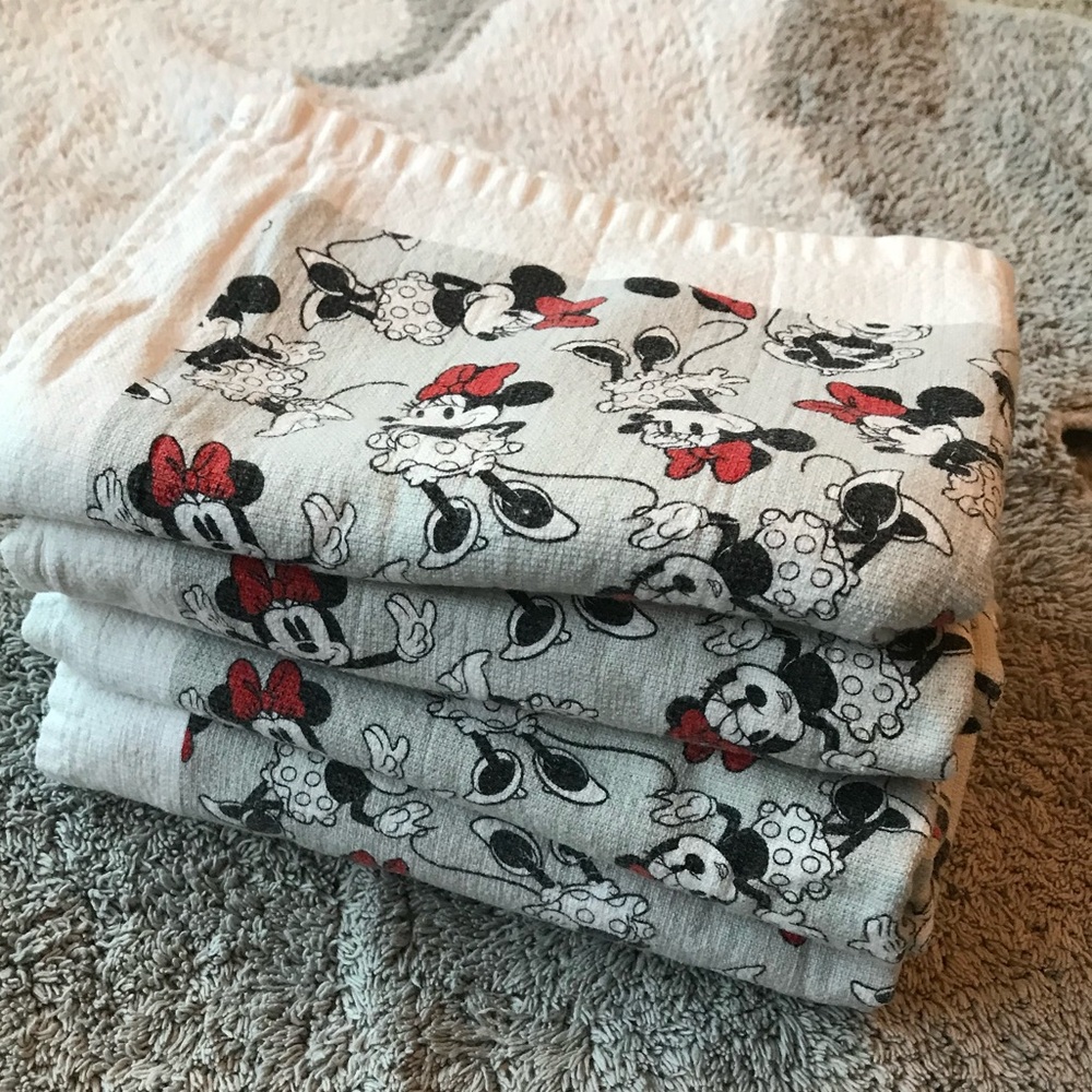 Minnie Mouse hand towels - 4 available, very good condition